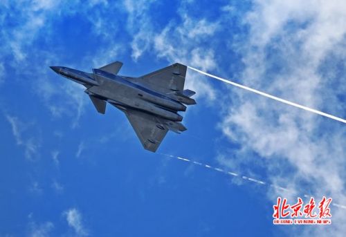 歼20入空军服役 采用一种类似F-22的新型迷彩涂装