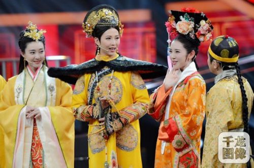 刘晓庆重现女王风采 再现霸气“武则天”获众人“五体投地”式膜拜