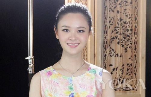 还记得华妃身边的曹贵人么？瘦成蛇精脸的她争宠有望了