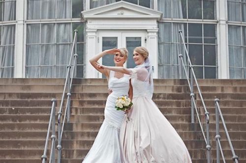 画面太销魂！两位美女Coser结婚：婚礼如童话
