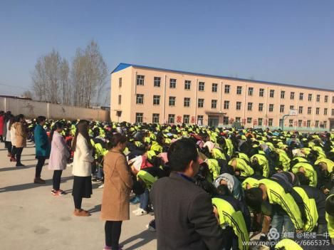 杨楼一中感恩励志报告会:感恩——绽放生命中的那份爱