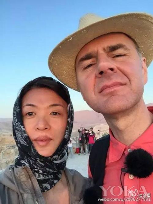 金星素颜与老公自拍风韵犹存 可我更心疼她畸形的脚趾！
