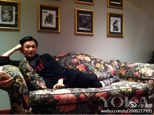 金星素颜与老公自拍风韵犹存 可我更心疼她畸形的脚趾！