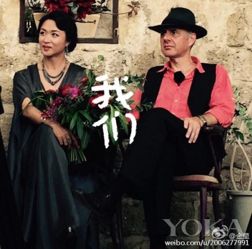 金星素颜与老公自拍风韵犹存 可我更心疼她畸形的脚趾！