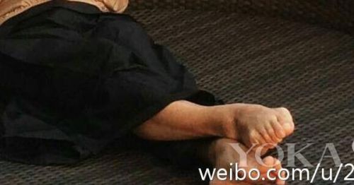 金星素颜与老公自拍风韵犹存 可我更心疼她畸形的脚趾！
