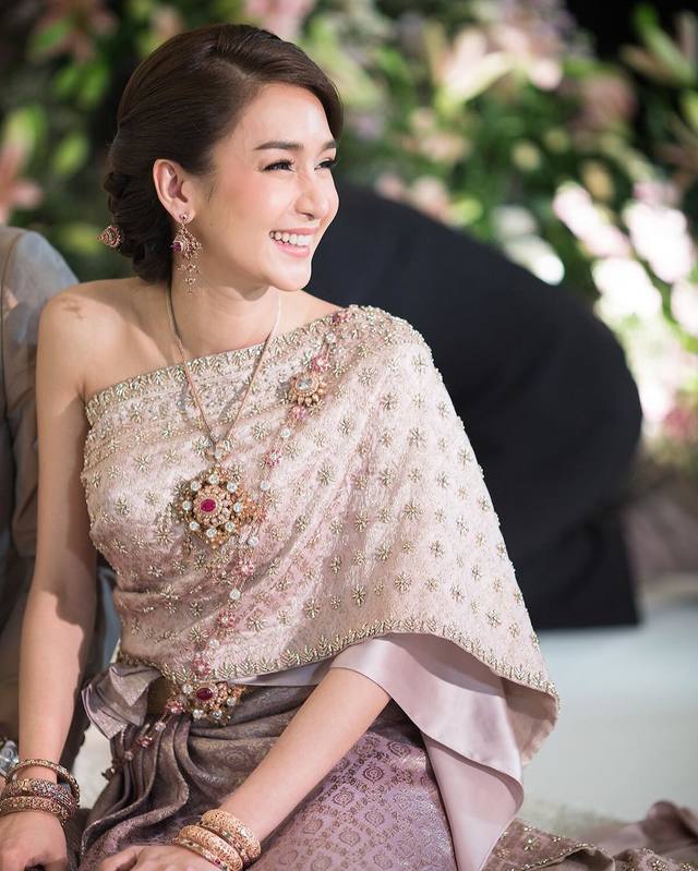 白富美的婚礼长这样!变装6套堪称"泰国版Angelababy"