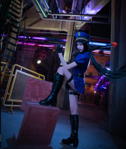 lol皮城女警COS 这腿我能玩一年