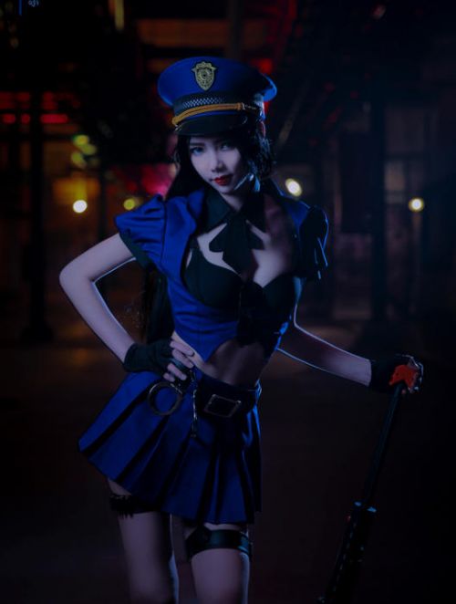 lol皮城女警COS 这腿我能玩一年