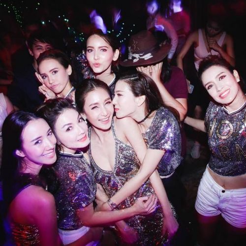 白富美的婚礼长这样!变装6套堪称"泰国版Angelababy"