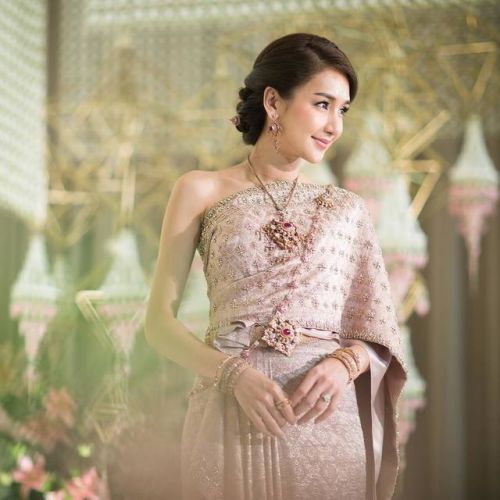 白富美的婚礼长这样!变装6套堪称"泰国版Angelababy"