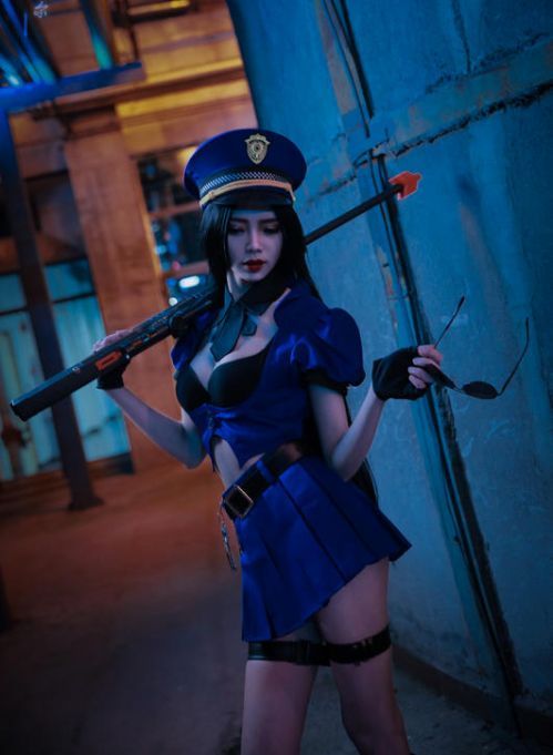lol皮城女警COS 这腿我能玩一年