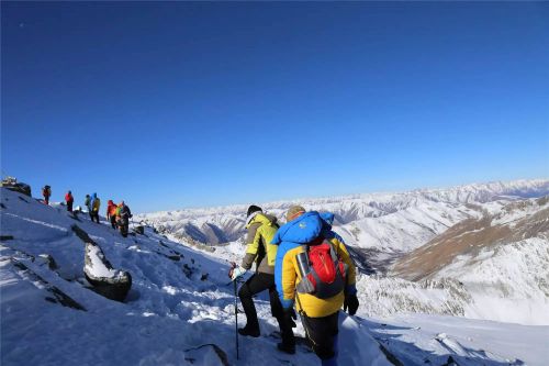 教育人首攀奥太娜雪山 | 用勇气与坚持谱写教育人的新篇章