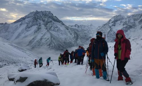 教育人首攀奥太娜雪山 | 用勇气与坚持谱写教育人的新篇章