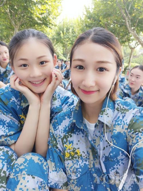 中戏上戏的妹子逆天高颜值 军训不花妆是如何做到的？