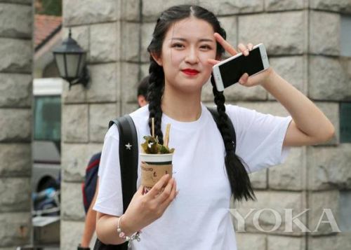 中戏上戏的妹子逆天高颜值 军训不花妆是如何做到的？