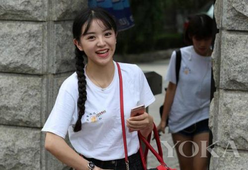 中戏上戏的妹子逆天高颜值 军训不花妆是如何做到的？