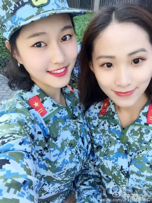 中戏上戏的妹子逆天高颜值 军训不花妆是如何做到的？