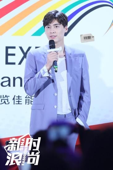王思聪穿T恤变7/3分 玩时尚还得向李易峰吴亦凡来取经
