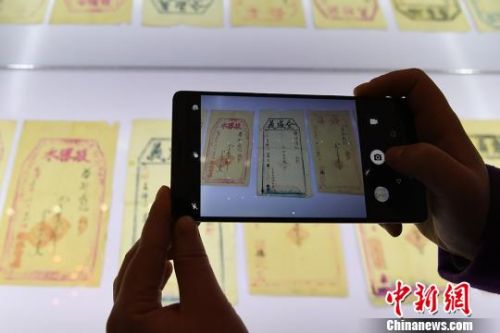 清代发票亮相兰州 200余张发票诉百年历史文化