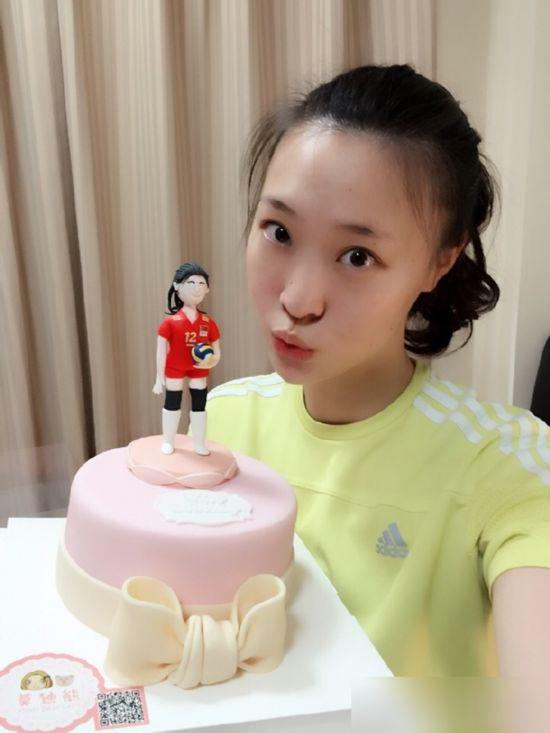 化妆后的中国女排妹子们长这样：朱婷温婉 惠若琪女神范