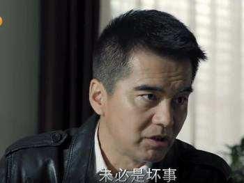 把HDboys扔到荒岛上求生 高育良最先挂孙连城超开心  《人民的名义》这部电视剧已经是彻底深入人心，用网友的话说就是，一个小小的光明区长孙连成都有粉丝，几大个性鲜明的主演就更加不用说了。看剧的观众代入感太强，替剧中的演员们组了个话题，如果把沙瑞金、李达康、高育良、祁同伟、赵东来、赵瑞龙、孙连城等HDboys扔到荒岛上求生，谁会最先挂?对此，网友分别有不同的看法。  其中得票数最高且没有分歧的答案是，最先挂的人肯定非高育良莫属。高育良虽然是这些HDboys里边最会说话还会装糊涂的人，但他输在年龄和身体上。当了多年领导的他即将到退休的年纪，在荒岛上求生的话，他绝对体力不支，不能保证自己的人身安全。  而最有可能生存下来的人反而是一向喜欢搞小团体的祁同伟。对于祁厅长这个人，网友有两种理由来支持他。一是祁同伟这个人急功近利，为了权利和官位，可以在一个自己讨厌至极却又有着深厚背景的梁璐面前下跪求婚，所以一旦被扔到荒岛上，这样一个党性不强又没什么原则的人，他为了活命肯定什么事情都能干出来!另外，祁同伟会挖地种菜，最擅长讨好别人，说不定他能在荒岛上找到金矿。  沙瑞金是汉东省的一把手，他在这个队伍里的权利也是最牛逼的，领导的架子不能少，所以他很有可能还是HDboys里的领头者，带领大家一起求生。另外，私下里的张丰毅酷爱健身，与高育良扮演者张志坚年龄差不多，但两个人的身体素质因健身而被区分开来，张丰毅的体能明显秒杀张志坚，所以就算中间有人叛变，他也能一个人生活下去。  赵东来和沙瑞金不相上下，除了官位和权利不在一条线上，在荒岛上，他应该是沙瑞金最得力的助手。看过电视剧的网友应该没有错过赵东来打拳击的那一幕吧，他身上的肌肉一看就超级结实，没有一二十年的健身经验，绝对不会有这么棒的身材。两人联手的话，不出意外是荒岛上活得最久的人。  达康书记的年龄也不占优势了，网友打趣道，把全部精力献给工作的他一到荒岛上可能会闹出笑话，首先是霸占山头，然后就是考察情况，先修路后建旅游景点，最后成为荒岛一霸。  赵瑞龙是个公子哥，基本上一辈子都没怎么做过苦力，全身上下散发着一种养尊处优的纨绔子弟气息，所以最不能适应环境的人或许就是赵瑞龙。但这个人头脑灵活点子多，和祁同伟是一路人，在荒岛上搭个伙求生存也是有可能的。  最诗意的就是孙连城了，心怀宇宙的他被扔到黄岛后或许很开心，毕竟他能在一个尚未开发过的地方遥望浩瀚无垠的宇宙了!