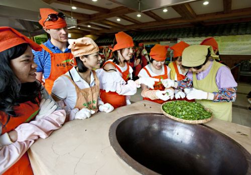 学习韩国传统文化 游览旅游胜地
