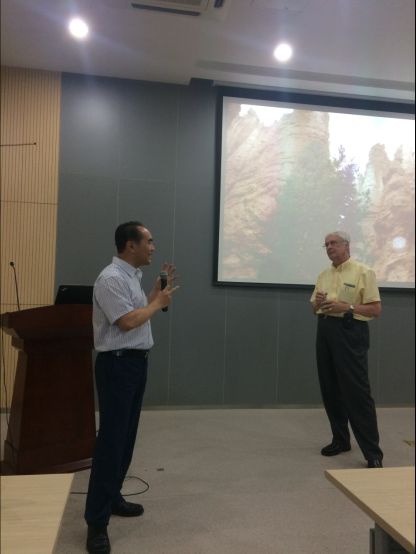 美国科学院院士Peter J. Stang教授来南大化院进行学术交流报告